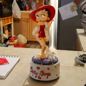 Betty Boop puttin on the Ritz musical figurine